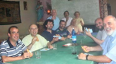 Con i ramia e Swami mentre gustiamo la pastiera di mia mamma