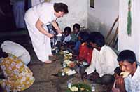 Elide Casarin, mamma di Swami Roberto, in missione in India Elide Casarin, mamma di Swami Roberto, in missione in India