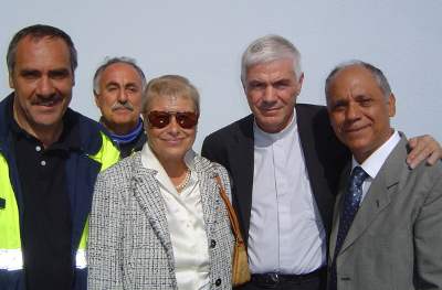 Gabriella e Alberto con Don Giovanni D’Ercole durante l’inaugurazione