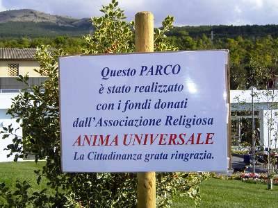 La targa ricordo dedicata ad Anima Universale