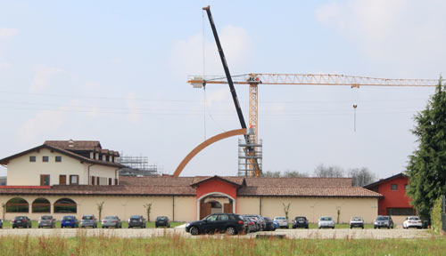 La prima arcata del Tempio e il monastero di Anima Universale La prima arcata del Tempio e il monastero di Anima Universale