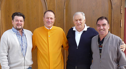 Gli incaricati della parrocchia ritirano il ferro